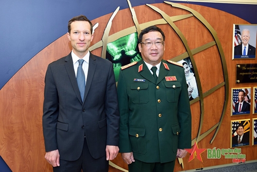 Lãnh đạo Bộ Quốc phòng tiếp xúc song phương nhân dịp tháp tùng Thủ tướng Phạm Minh Chính tại Hoa Kỳ